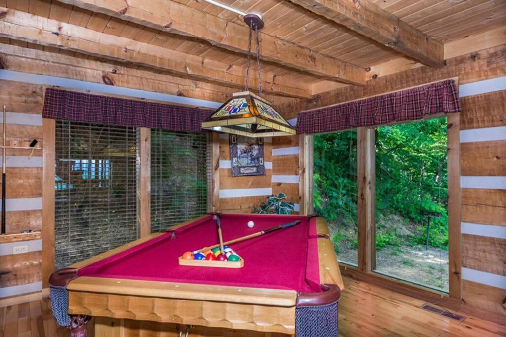 View! Private! Hot Tub,Pool Table,Fireplace,Relax! Sevierville Buitenkant foto